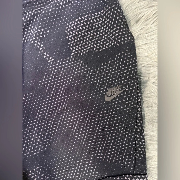 Nike Tech Shorts - Picture 4 of 5